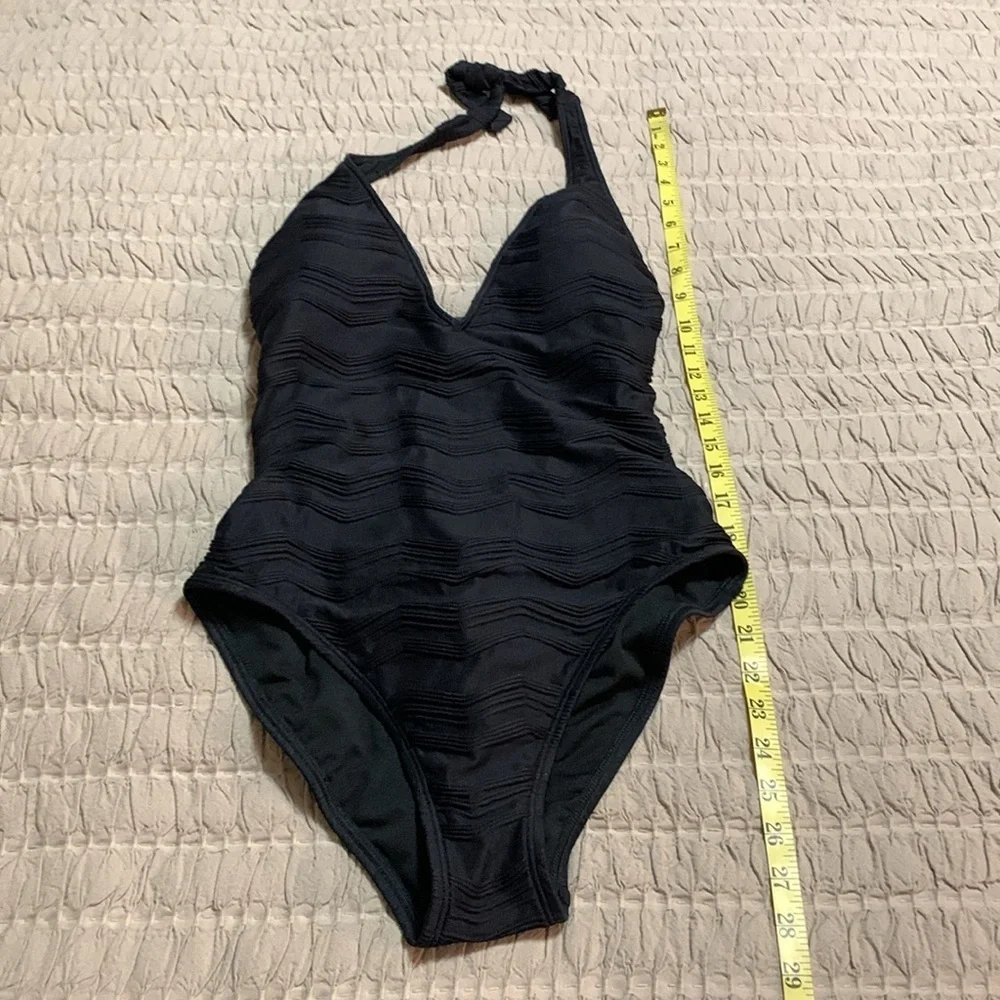 NEW La Blanca Women’s Textured Halter OnePiece Black Swimsuit 12 Beach Vacation